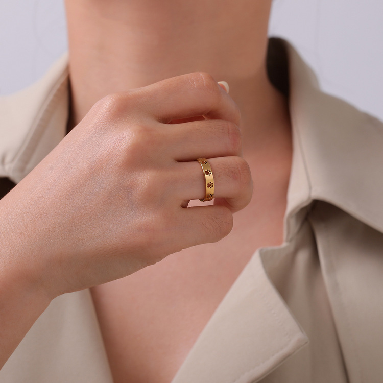 Hollow Claw Print Ring